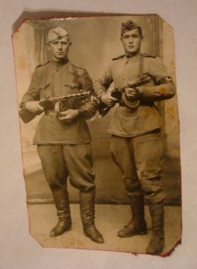 Бравые автоматчики!