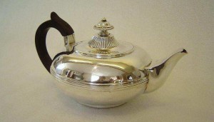 Английский серебряный чайничек , 1815 год , Лондон .