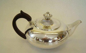 Английский серебряный чайничек , 1815 год , Лондон .