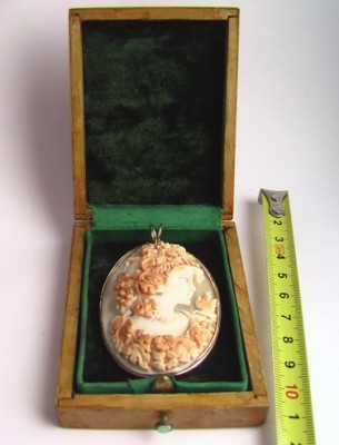 Камея природная в золоте 750 + коробка