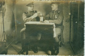 Столько ранений.... а он все БУХАЕТ. :))))