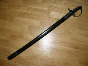 Интересный знак______АКТИВИСТУ-РАДИЛЮБИТЕЛЮ_______довоенный!