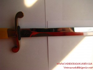 Интересный знак______АКТИВИСТУ-РАДИЛЮБИТЕЛЮ_______довоенный!