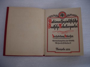 Партийный билет члена NSDAP.