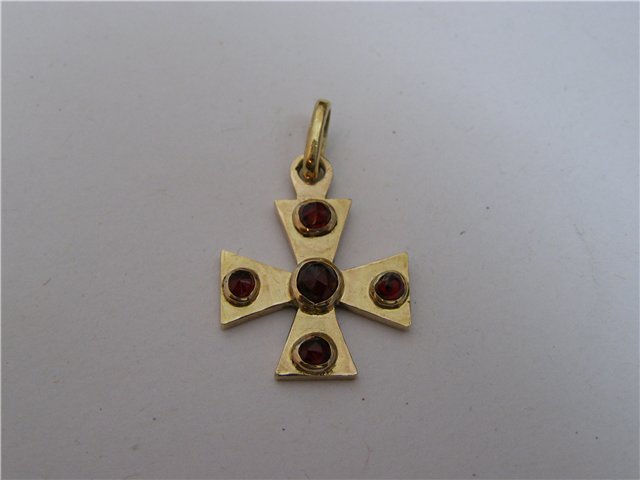 Крест нательный-гранаты..не клейменный