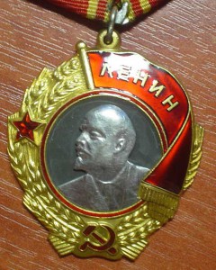 Дядя Вова с красным знаменем!