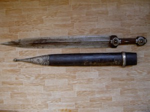 ОГРОМНЫЙ ЧЕЧЕНСКИЙ БОЕВОЙ КИНЖАЛ.ФИКСИРОВАННО.