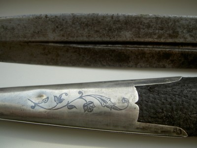 КРАСИВЫЙ СКАННЫЙ КАВКАЗСКИЙ КИНЖАЛ ФИКСИРОВАННО.