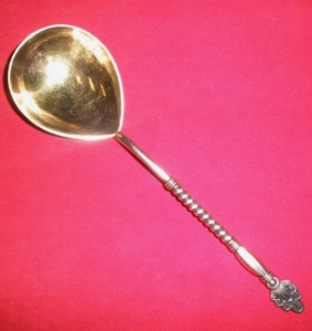 Ложка серебрянная.875