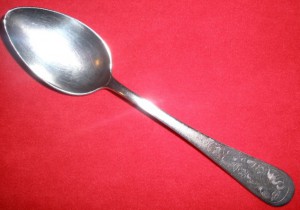 Ложка десертная с узором.875