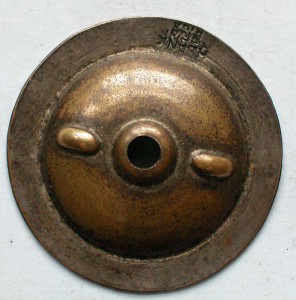 -------> Офицерский знак Латвийского стр. полка в серебре