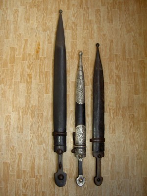 ОГРОМНЫЙ ЧЕЧЕНСКИЙ БОЕВОЙ КИНЖАЛ-МЕЧ.ФИКСИРОВАННО.