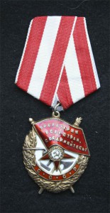 Кавказский кинжал в серебре.
