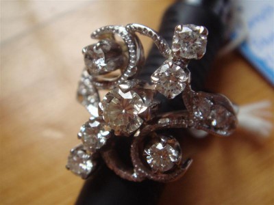 Кольцо с камушками