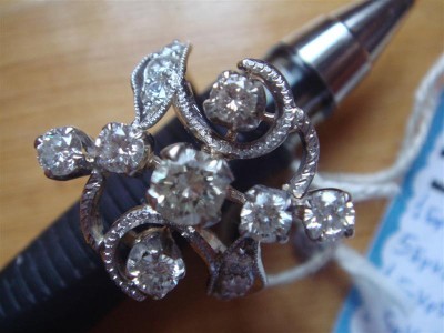 Кольцо с камушками