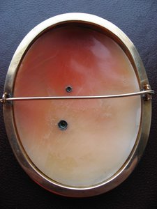 Очень красивая Камея в золоте с двумя бриллиантами