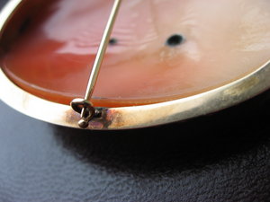 Очень красивая Камея в золоте с двумя бриллиантами