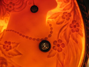 Очень красивая Камея в золоте с двумя бриллиантами