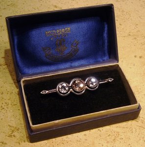 Очень красивая брошка в родной коробке. РСФСР