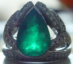 Кольцо- изумруд, бриллианты