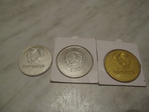 2 Киргиза золото и серебро и туркмен,школьные медали