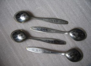 4 ложечки с чернением