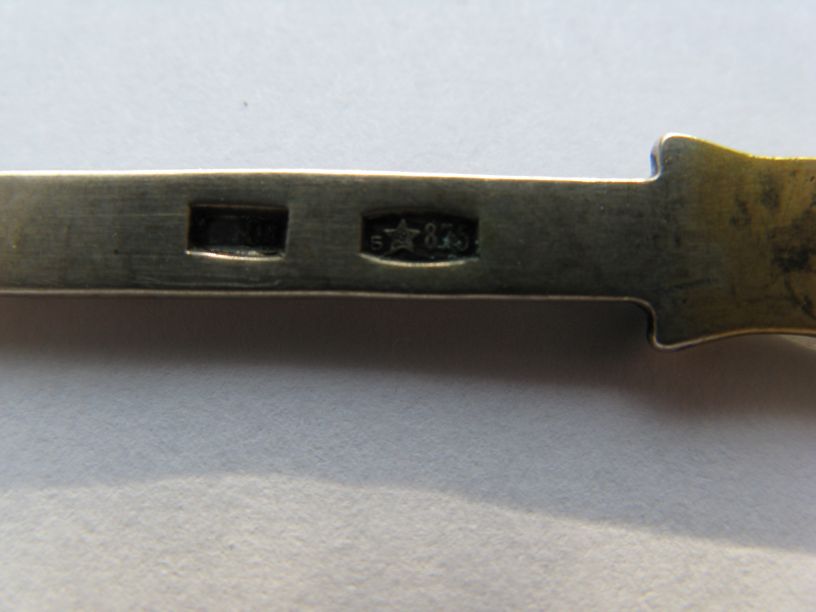 Две десертные ложечки и вилочка 875