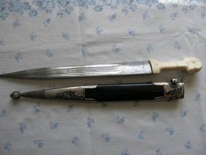 Кубанское казачье войско кинжал , ручка моржовая кость.