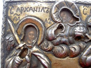 Икона в кованом серебряном окладе.