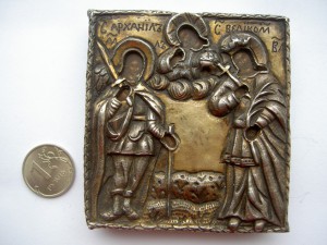 Икона в кованом серебряном окладе.
