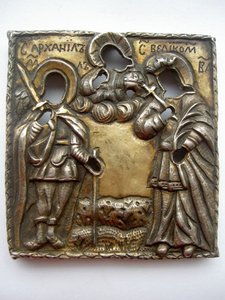 Икона в кованом серебряном окладе.