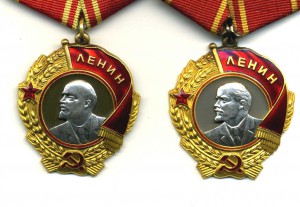 Две разновидности ордена Ленина.