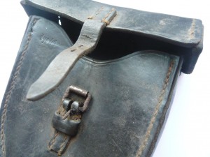 Кожаная сумка для патронов, наверное :)