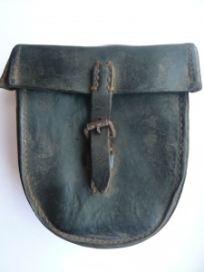 Кожаная сумка для патронов, наверное :)