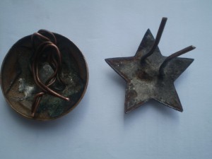 две кокарды..