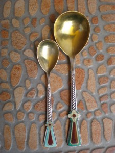 Ложки с эмалью.