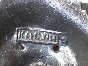 Старая чугунная Ваза на ножке. Касли.