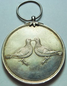 Медаль с птичками