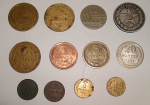 12 монет ранних Советов