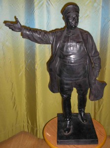 Киров С.М. в полный рост. Большой. Касли. Чугун.