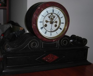 Часы каминные с открытым маятником