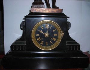 Часы со скульптурой мальчика, 19 век.