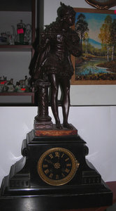 Часы со скульптурой мальчика, 19 век.