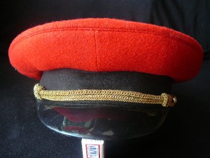 Фуражка железнодорожная, красная
