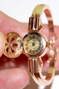 Золотые часы с бриллиантами