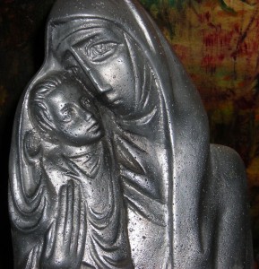 Дева Мария с младенцем