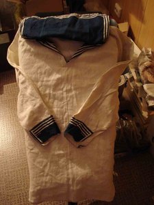 форменка белая  1934г и увольнит.жетон с линкора "МАРАТ"