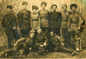 НАЧАЛО ВОЙНЫ. ГРУППА КАВАЛЕРИСТОВ.ДЕВУШКА С МЕДАЛЬЮ.