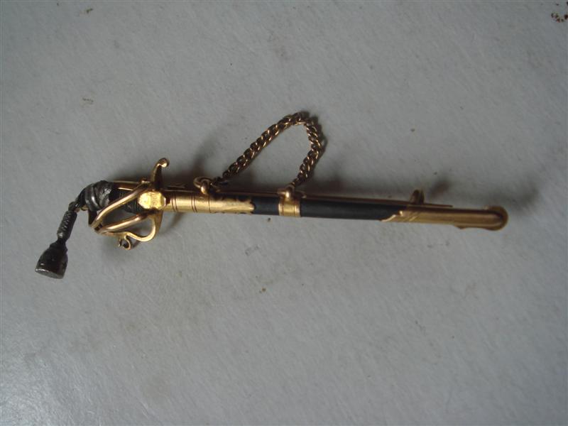 Фрачник золотое оружие