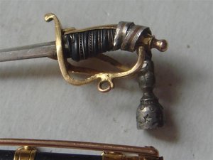 Фрачник золотое оружие